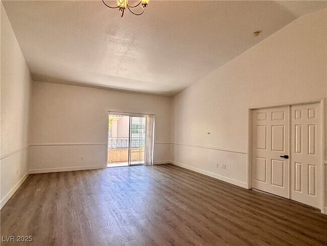 Building Photo - 400 Amber Pine St