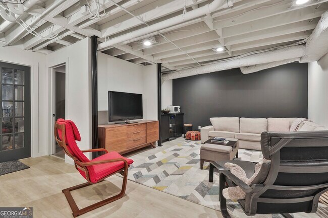 Building Photo - 115 Rolling Green