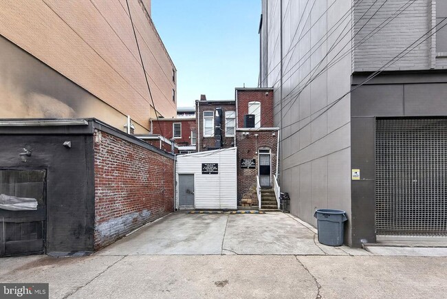 Building Photo - 817 6th St NW