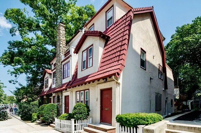 Building Photo - 129 Sutherland Rd