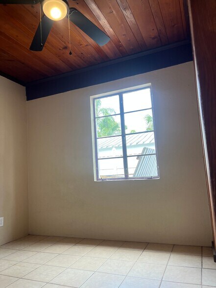 Building Photo - 1806 36th Ave W