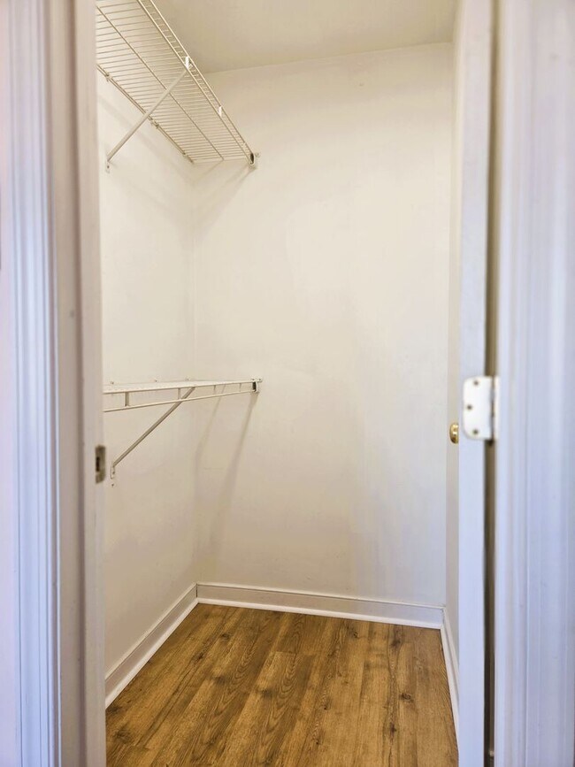 Building Photo - Ashley Village Townhome with all new LPV flooring and paint.