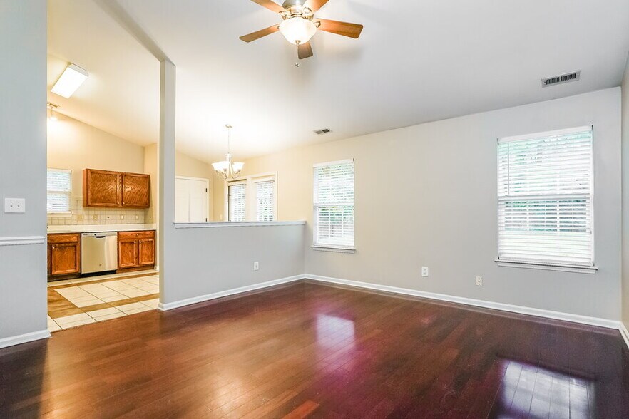 Building Photo - 3810 Tyler Bluff Ln