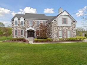 Building Photo - 1840 Tapadera Dr