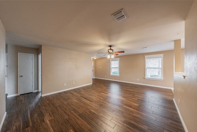 Building Photo - 25% OFF FIRST MONTH'S RENT WITH 12 MONTH LEASE! Lovely 3 bedroom, 2 bath home in Harriet Creek Ra...