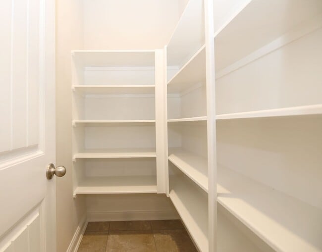 Building Photo - 8218 Oxbow Manor