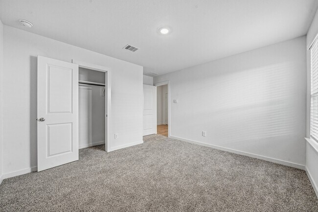 Building Photo - 3919 Langridge Dr