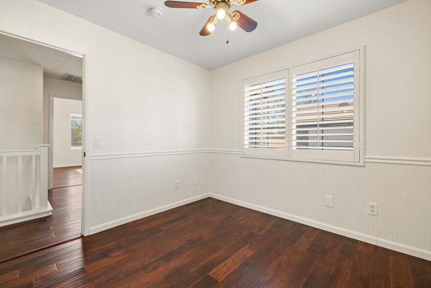 Building Photo - 27815 Sunflower Ct