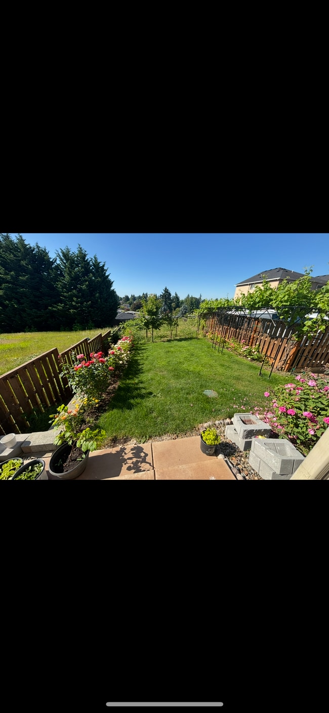 Building Photo - 5909 NE 38th Ct