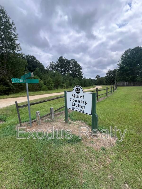 Building Photo - 39 Quiet Country Ln