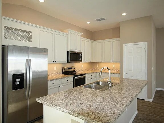 Building Photo - 5555 NW Pine Trail Cir