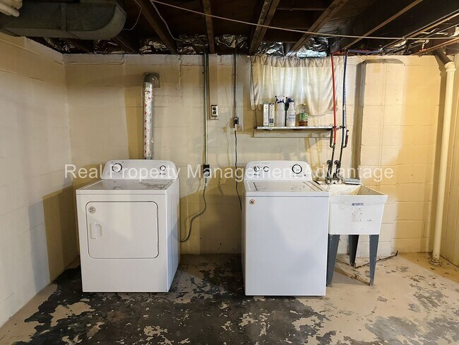 Building Photo - Ferndale Charm Close to Everything - Bay W...
