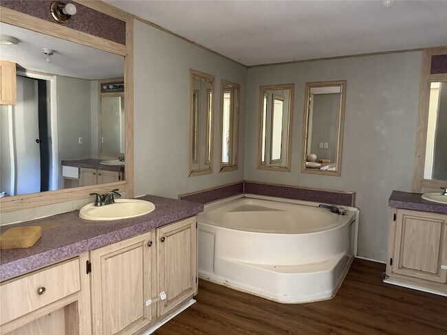 Building Photo - 10779 Doe Hill Dr