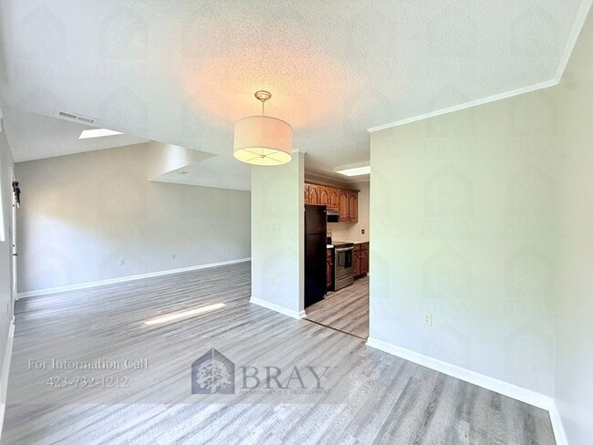Building Photo - 411 Parkridge Dr