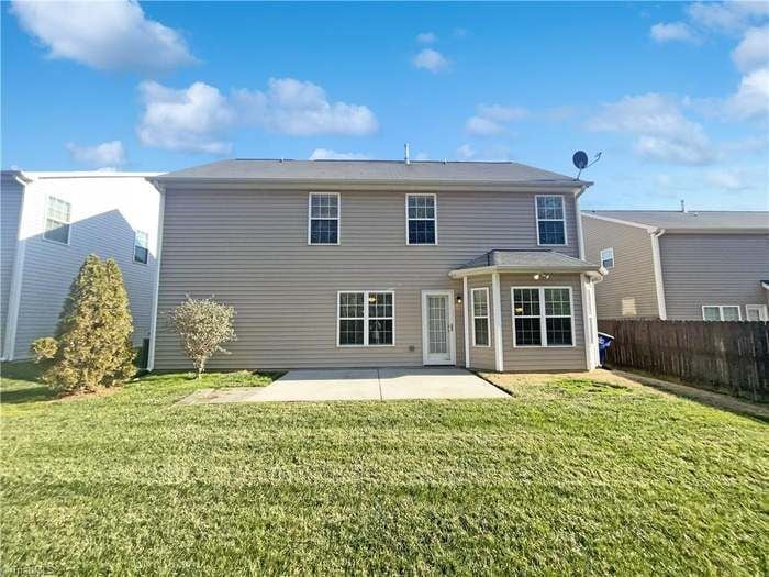 Building Photo - 2102 Longburn Dr