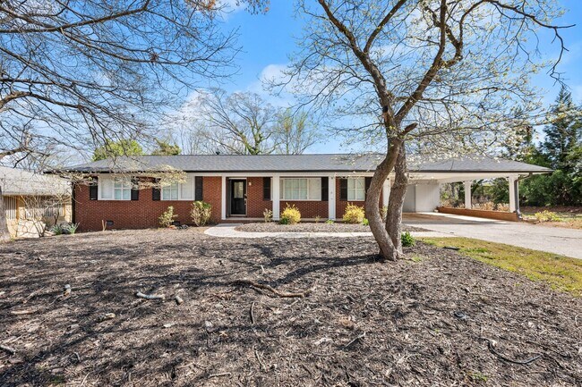 Building Photo - 3 Bedroom Lake Home In Gainesville!