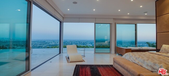 Building Photo - 1500 Blue Jay Way
