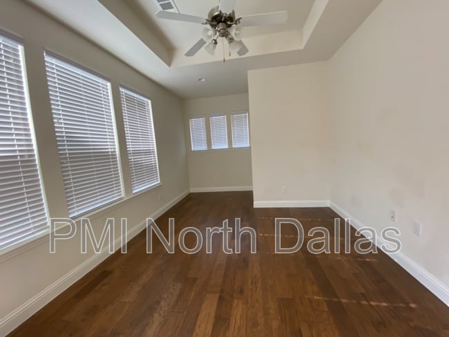 Building Photo - 6909 Royal View Dr