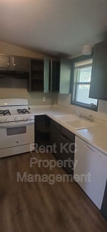 Building Photo - 412 N Cochise Dr