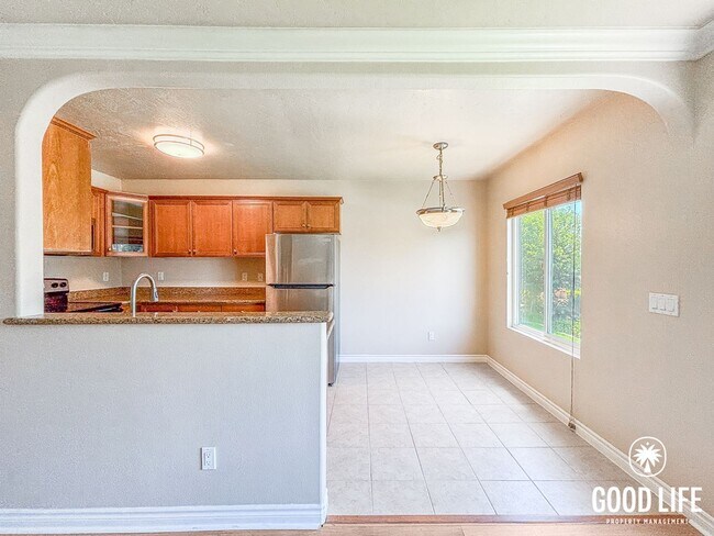 Building Photo - SD: Charming 2BD/1BA 2nd Floor Condo in El Cajon W/ A/C Unit, W/D, & 2 Reserved Parking Spots!