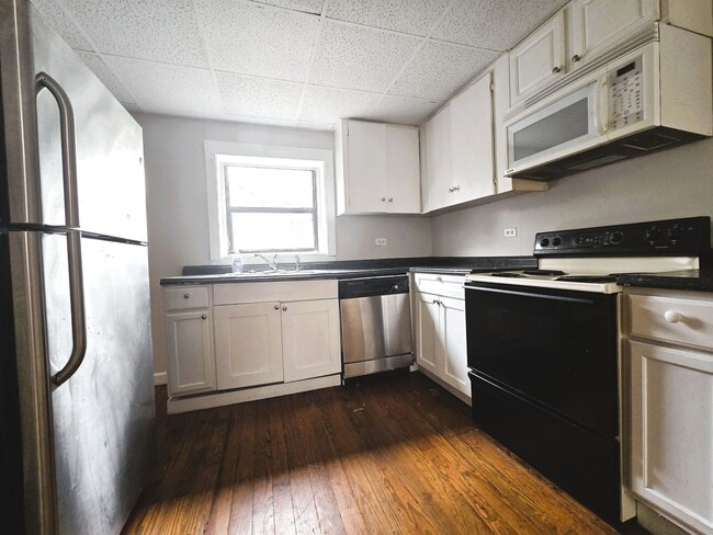 Building Photo - Three Bedroom House off of Campbell Avenue!