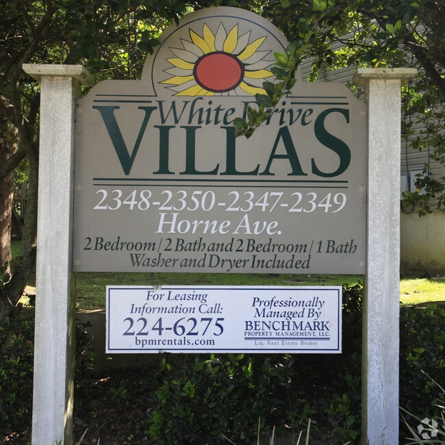Building Photo - White Drive Villas