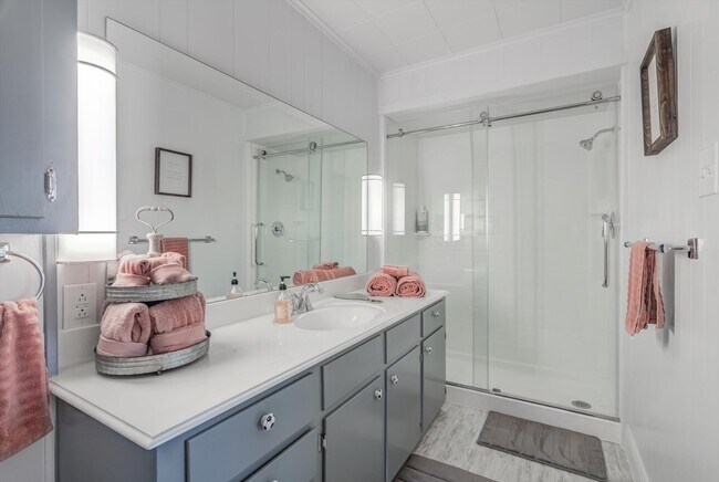 Building Photo - 22 Winged Foot Dr