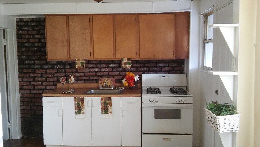 Building Photo - 3719 Saint Victor St