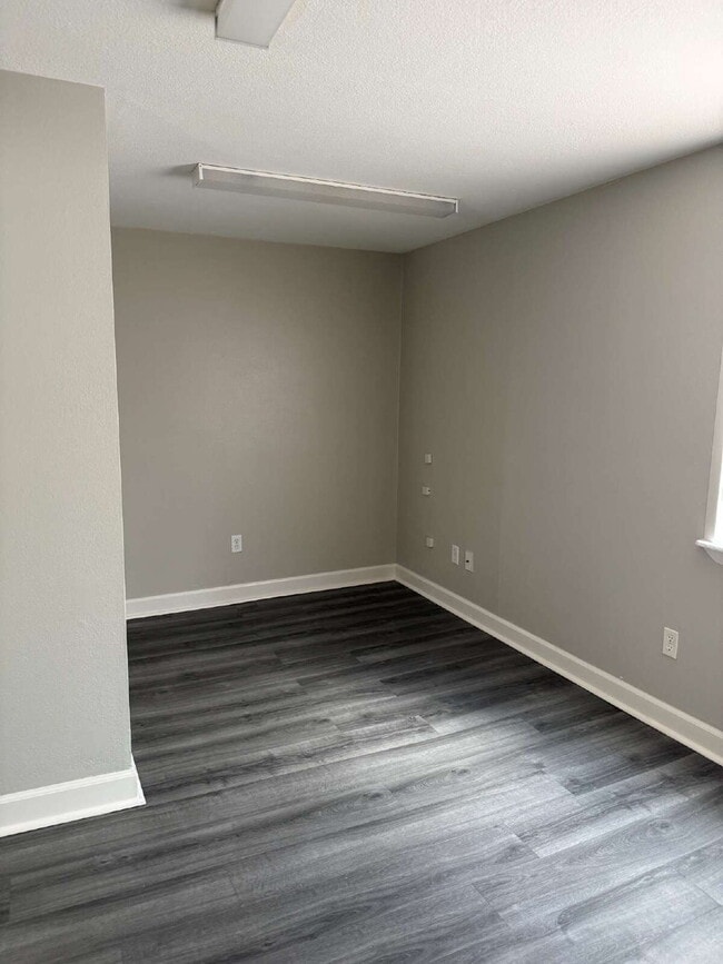 Building Photo - 4 Bedroom, 2 Bath Ranch Style Home w/ Finished Walkout Basement!