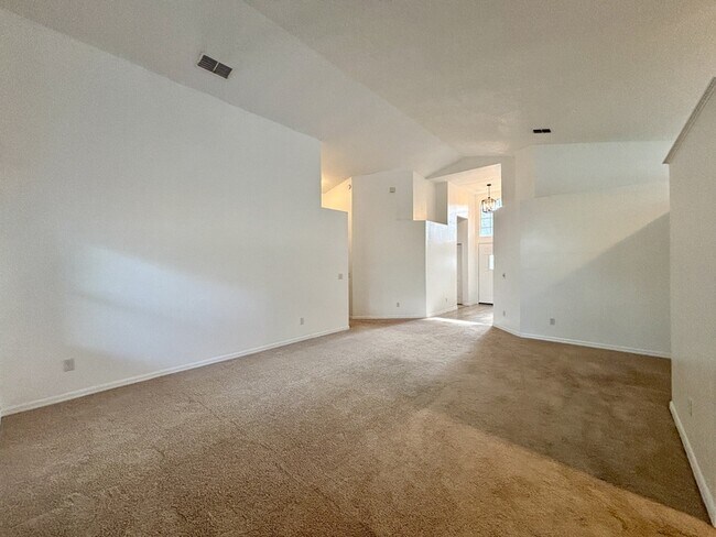 Building Photo - 2787 River Ridge Dr