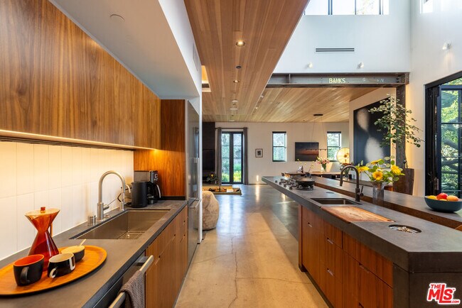 Building Photo - 746 Marco Pl