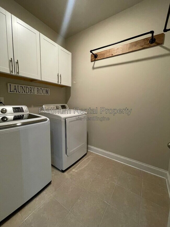Building Photo - 3215 Summerpoint Crossing