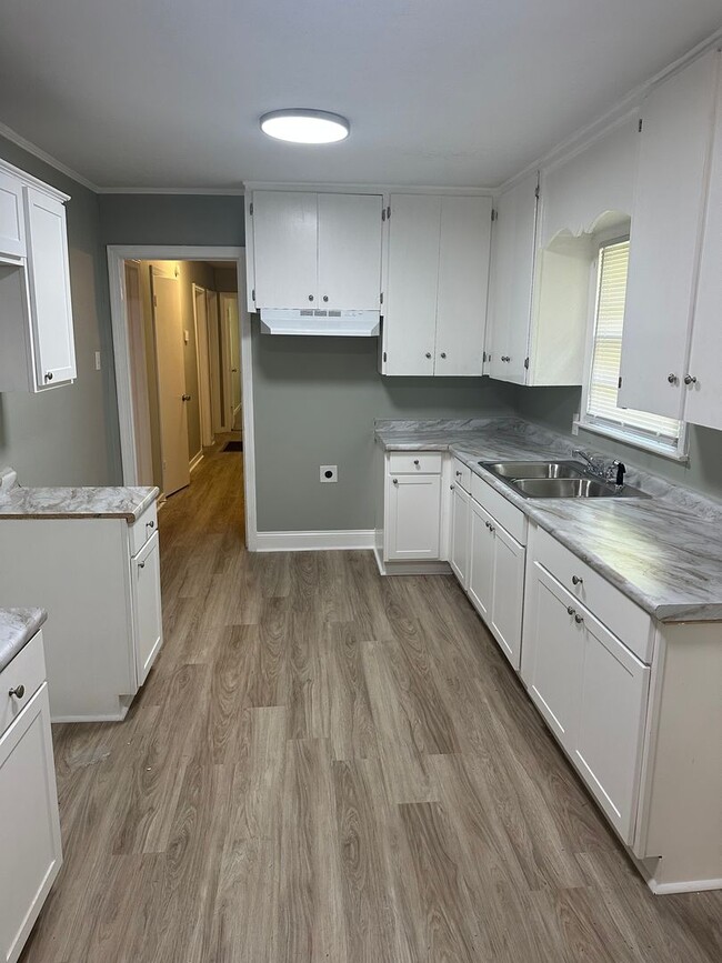 Building Photo - 205 Wildwood Terrace