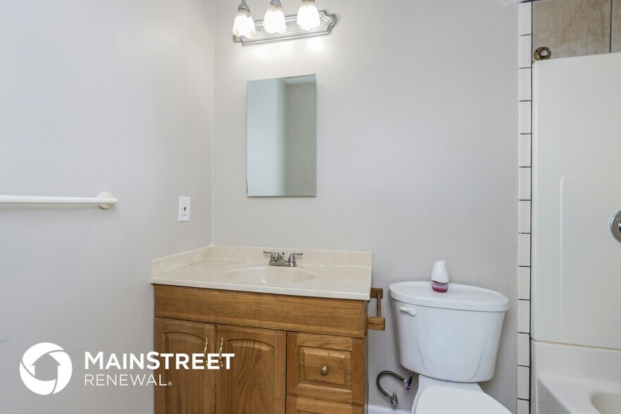 Building Photo - 862 Lance St