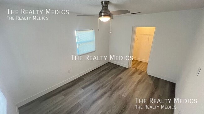 Building Photo - 2530 N Palm Dr