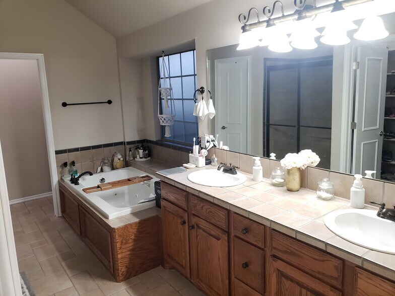 Master bath - 16700 VALDERAMA WAY