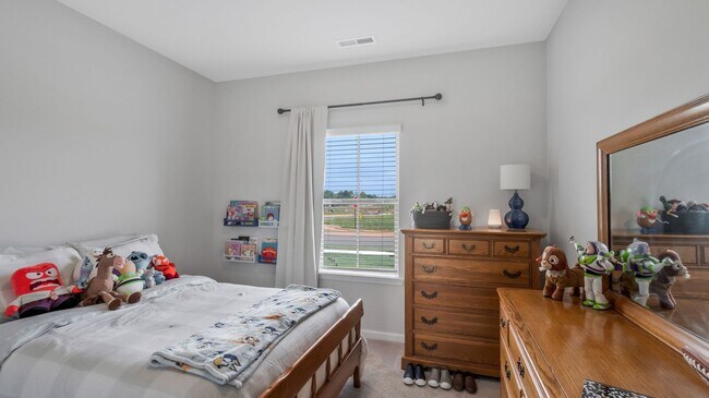Building Photo - Like-new 4BR/3BA home in desirable St. Cla...