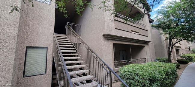 Building Photo - 8250 N Grand Canyon Dr
