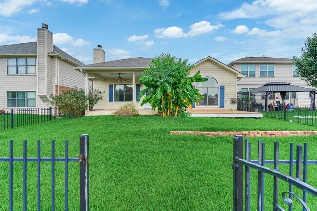Building Photo - 8007 N Tarrytown Crossing Dr
