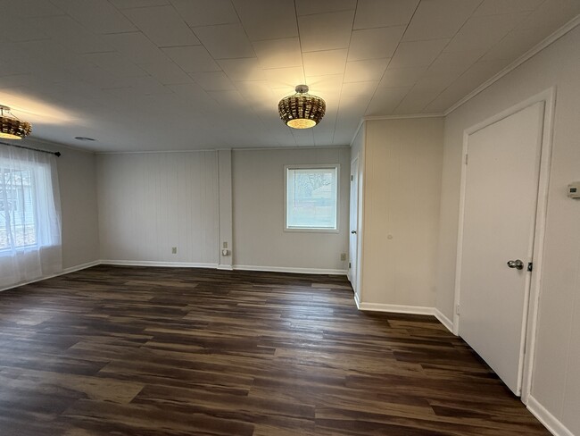 Building Photo - 211 E Park St