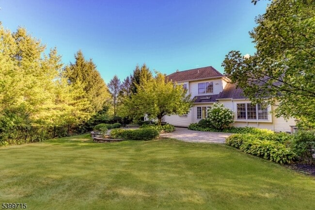 Building Photo - 5 Hidden Valley Way