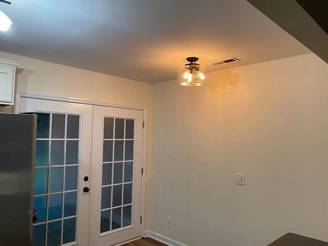 Building Photo - Cottage home, 5 minutes to Wrightsville Be...