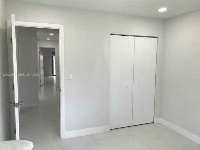 Building Photo - 6651 NW 173rd Ln