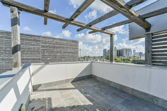 Building Photo - 2518 Mason St
