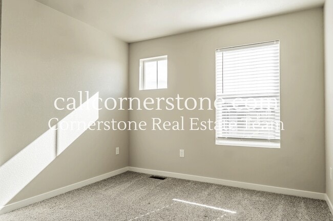 Building Photo - 9844 Cronin St