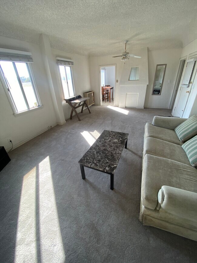 Building Photo - 2021 S Rimpau Blvd