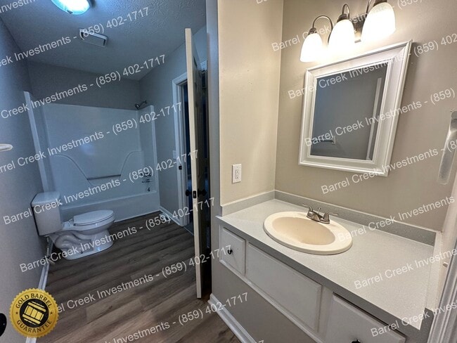 Building Photo - 2-Bed 1.5-Bath Townhome