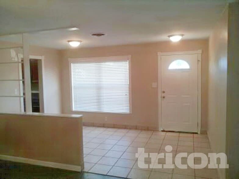 Building Photo - 1122 Ibsen Ave