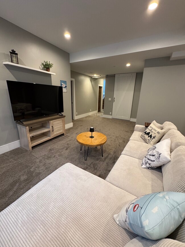 Building Photo - 532 W Heritage Way