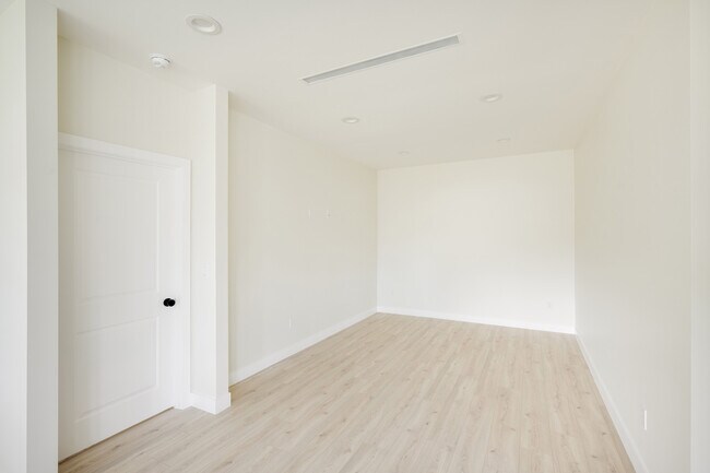 Building Photo - 1236 N Reese Pl